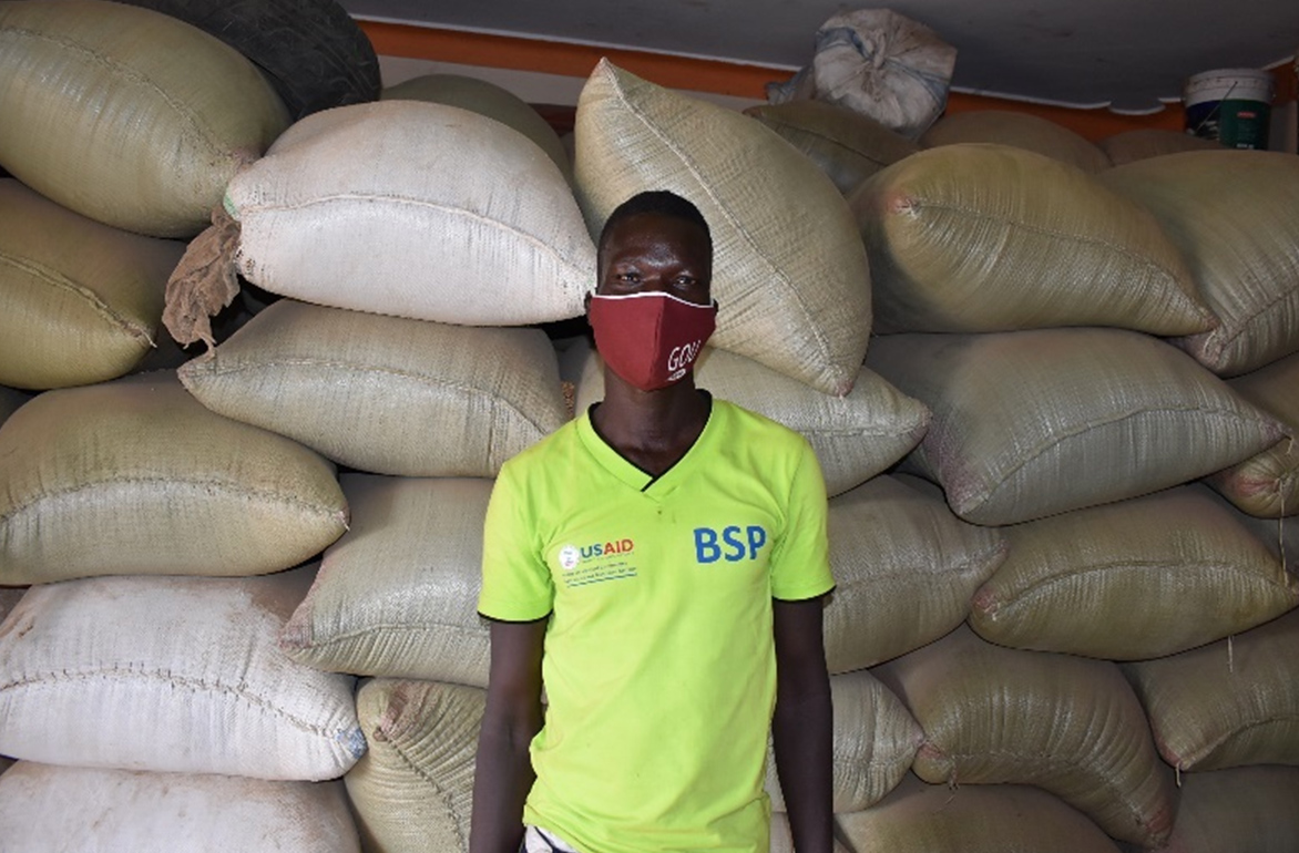 During the COVID-19 pandemic in Uganda, Abt’s USAID-funded resilience project supported business service providers to pivot to a contactless model for safe distribution of agricultural inputs to farmers.